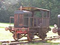 Locomotive ancienne (au chateau de Saint-Fargeau, Yonne) (01)